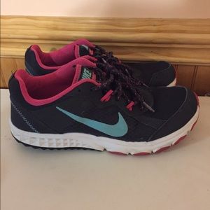 Nike Tennis Shoes