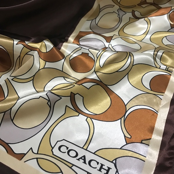 Square scarf like coach