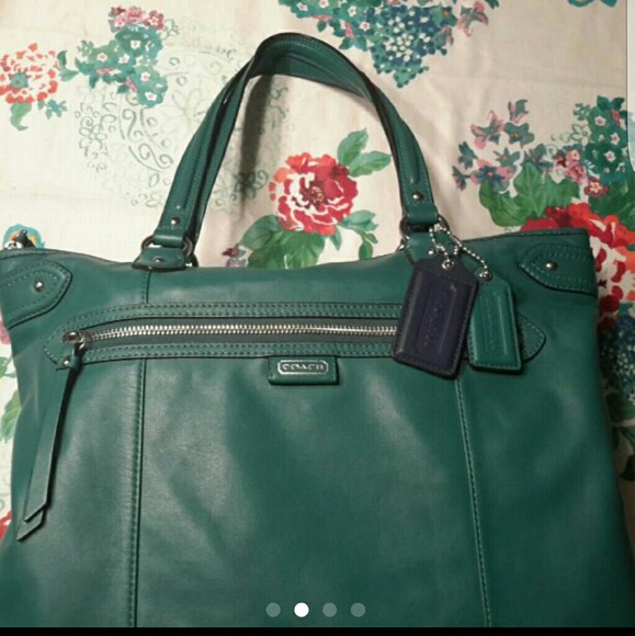 Pretty leather Coach tote