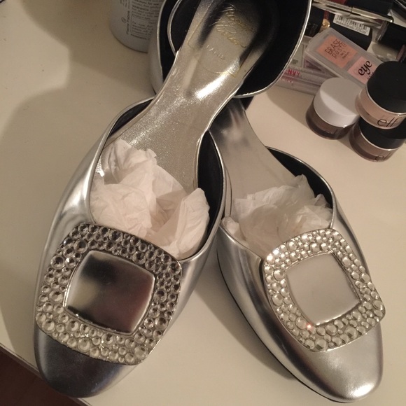 Roger Vivier flats