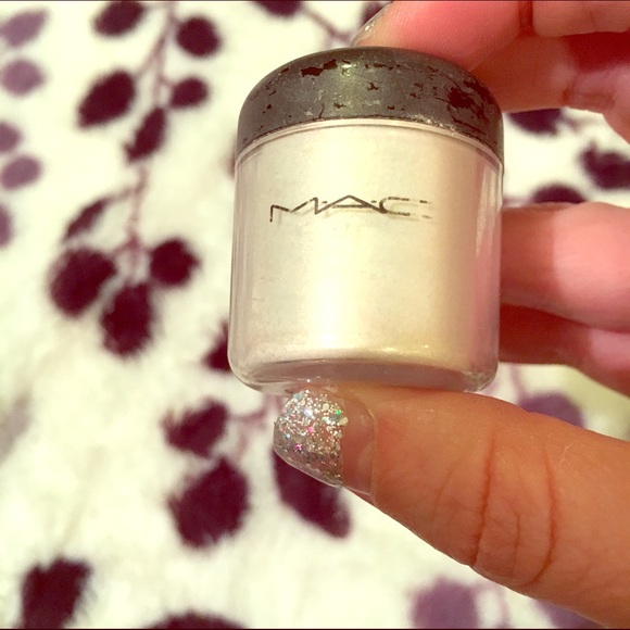 Sold!!!Mac Pigment "Vanilla "