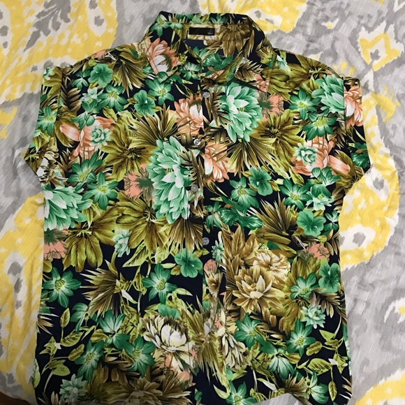 Floral buttoned blouse
