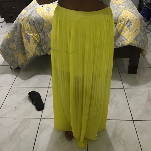 Yellow maxi skirt - Picture 2 of 2