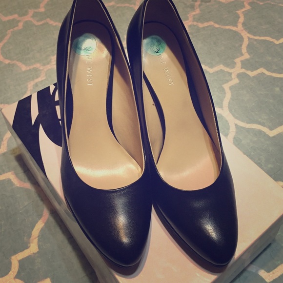 Nine West black pumps
