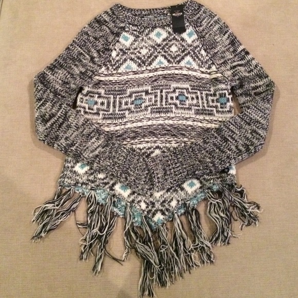 Hollister Sweater NWT