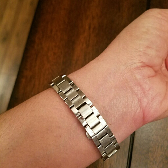 Female watch - Picture 2 of 3