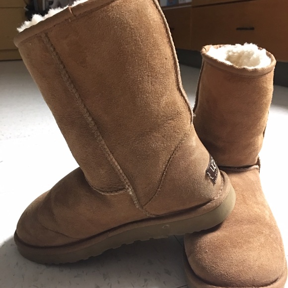 Genuine Tan Ugg Boots :) size 8!