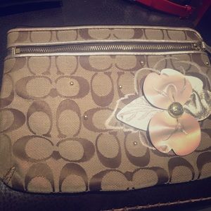 Signature Coach clutch