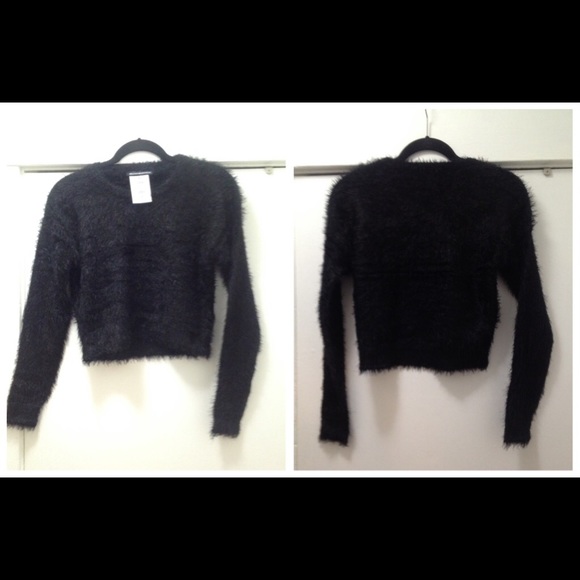 Brandy Melville NWT Shaylaine faux fur sweater NEW - Picture 2 of 4