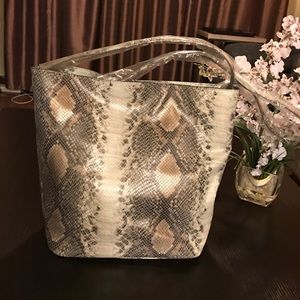 Limited shoulder bag in snake print.