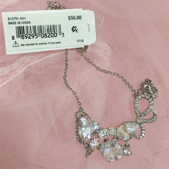 Betsey Johnson necklace, NWT - Picture 2 of 4