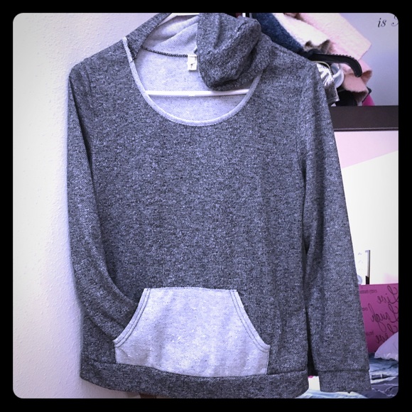 Grey 3/4 sleeve sweater with free gift