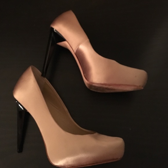 BCBGMAXAZRIA gold pumps!