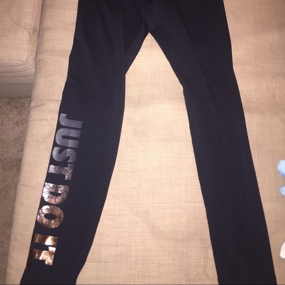 ❤️Nike Metallic Leg a See Leggings❤️ - Picture 2 of 4