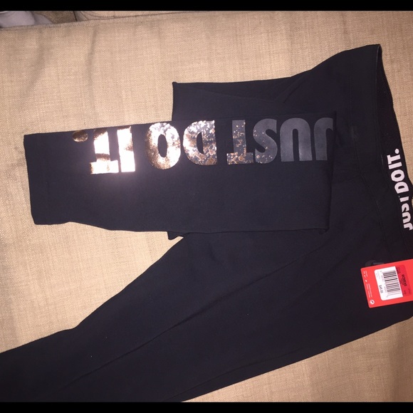 ❤️Nike Metallic Leg a See Leggings❤️ - Picture 3 of 4