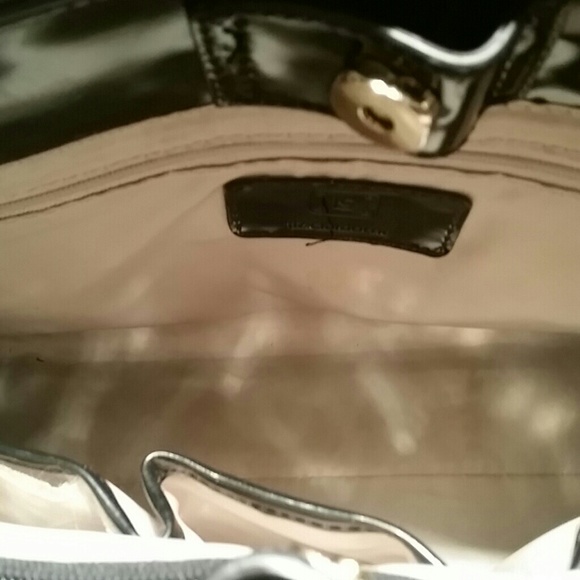 Black Liz signature bag - Picture 2 of 3