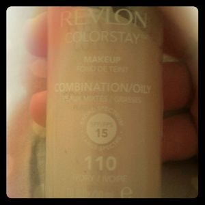 Revlon Colorstay 110 ivory.