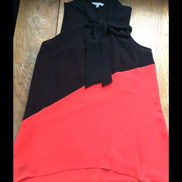Sleeveless Dress top with bow in front