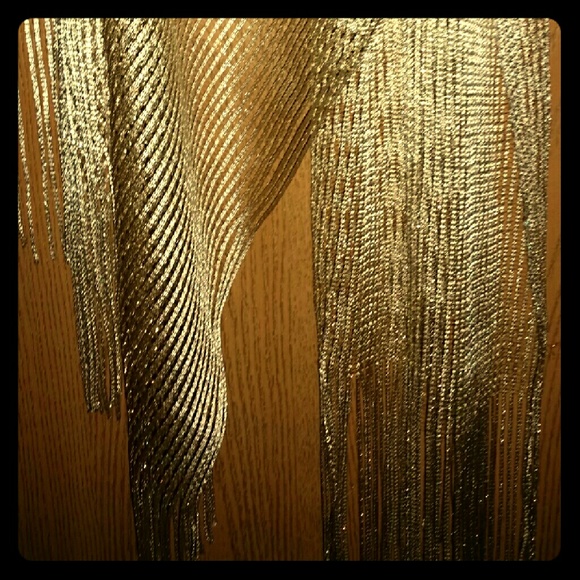 Metallic gold shawl w/ elegant earrings to match