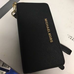 Michael kors wristlet with phone compartment