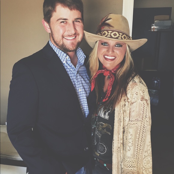 Meet your Posher, Hannah - Picture 5 of 6