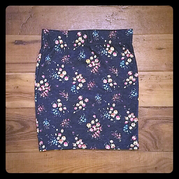 Floral body con mini pencil skirt