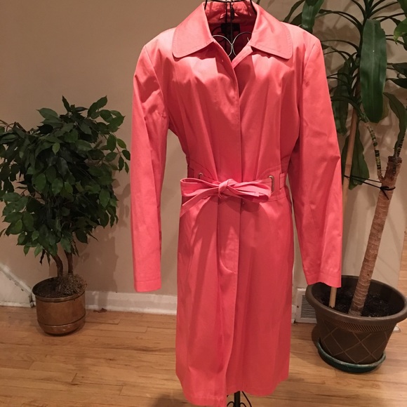 Sale ‼️Trench coat with button and matching belt