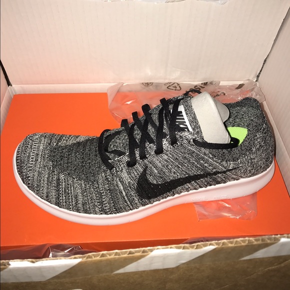 *NEW* NIKE FREE RUN FLYNIT
