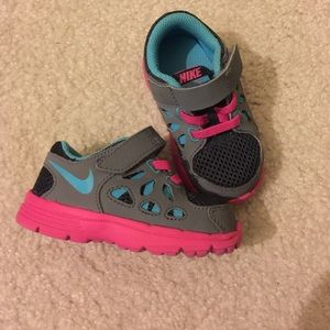 Girls Nike shoes size 5c