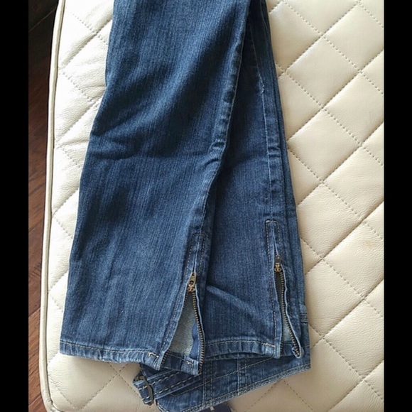 GIFTED! GIFTED! GIFTED! BCBG Skinny Jeans - Picture 3 of 3