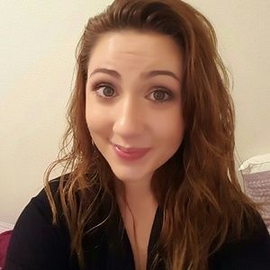 Meet your Posher, Chloe