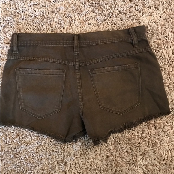 Free people cut off jean shorts - Picture 2 of 2