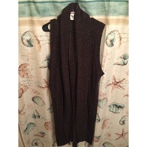 Long sleeveless cardigan.