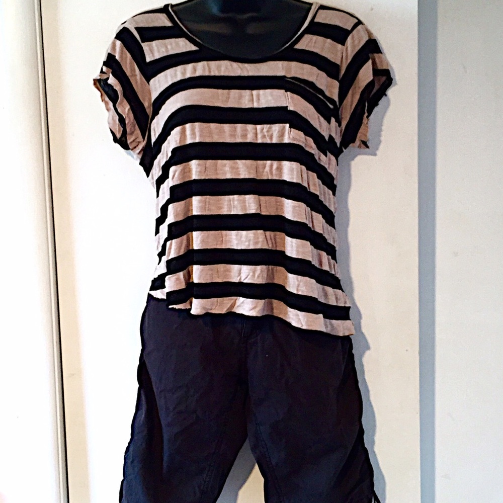 💕Asymmetrical distressed top💕