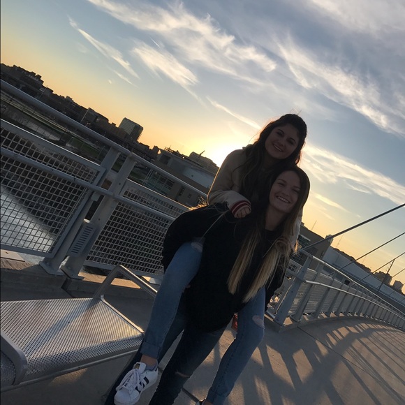 Meet your Posher, Courtney