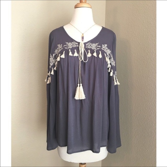 🎉HP‼️SOLD OUT‼️Embroidery & Fringe Detail Blouse - Picture 4 of 4