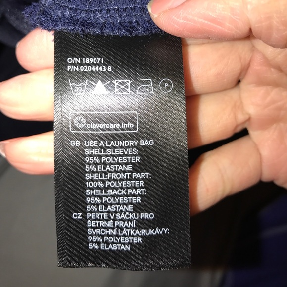 NWOT H&M rose detail front sweatshirt - Picture 4 of 4