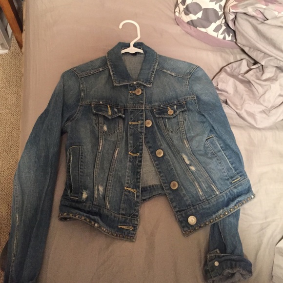 American Eagle Outfitters Jackets & Blazers - Rarely worn AE jean jacket