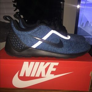 Nike Lunarestoa