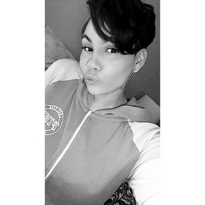 Meet your Posher, Cassandra