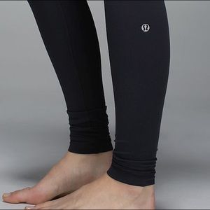 ISO SIZE 6 FULL LENGTH LULULEMON BLACK LEGGINGS