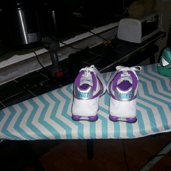 Like new Womens nike shox size 11