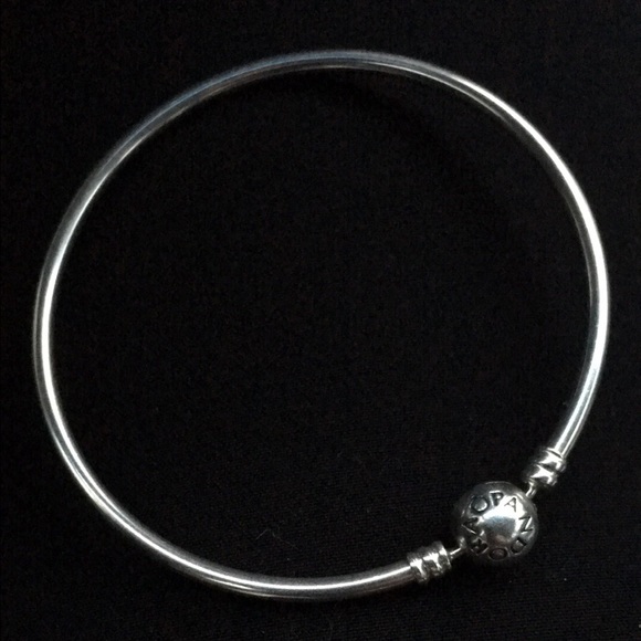21 cm bangle bracelet.