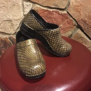 Dansko/Sanita clogs