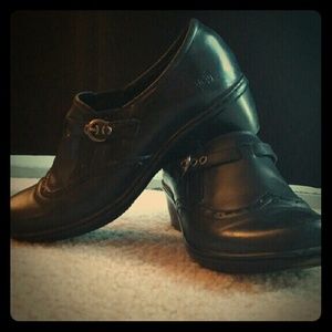 Black dress shoes