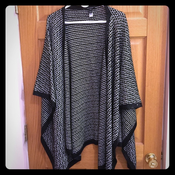 St. John knit wrap - Picture 1 of 4