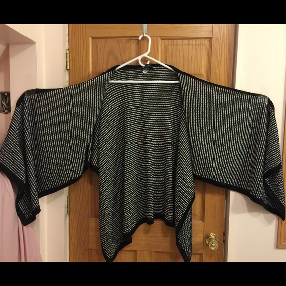 St. John knit wrap - Picture 2 of 4