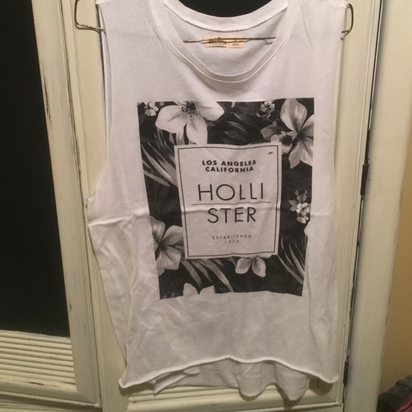 Hollister Tee