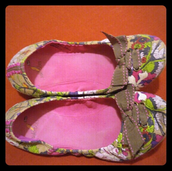 Sak roots floral flats