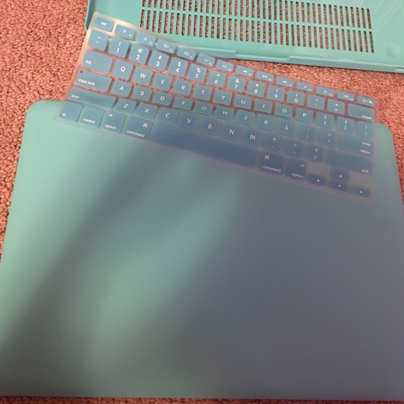 NEVER USED MACBOOK PRO 13' case